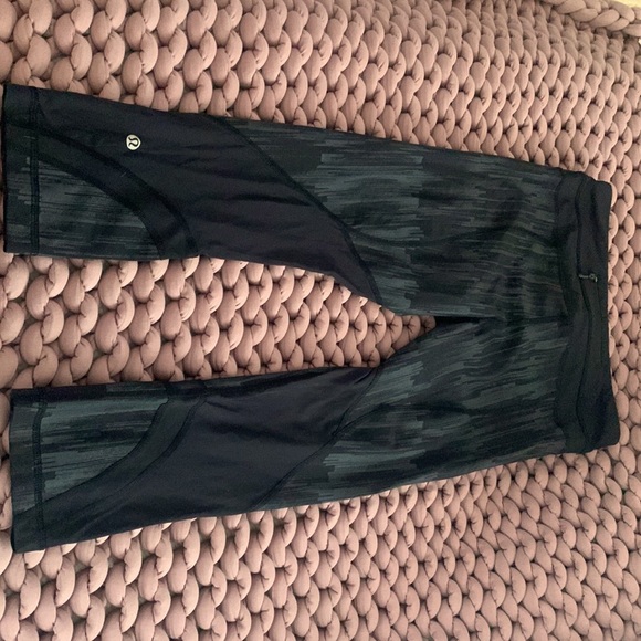 LULULEMON SIZE 6 CROP MESH - Picture 2 of 2